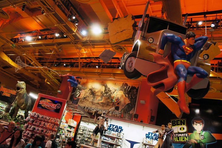 Farewell to the iconic Toys "R" Us at Times Square Geek Culture