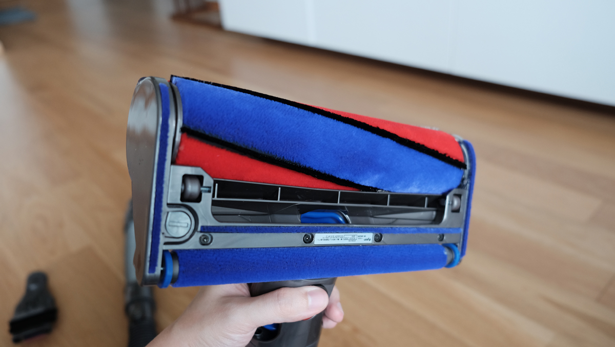 Geek Review: Dyson V6 Fluffy Vacuum Cleaner | Geek Culture