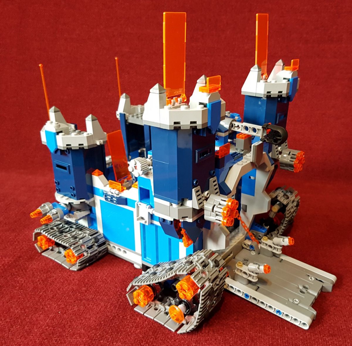 Geek Review: LEGO Nexo Knights Fortrex 70317 + Giveaway | Geek Culture