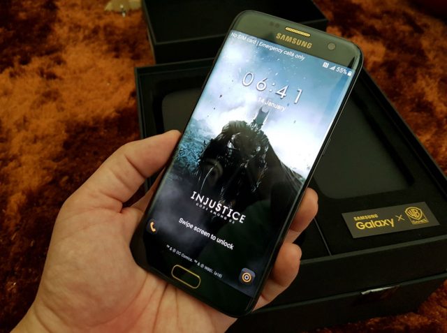 Geek Review: Samsung Galaxy S7 edge Injustice Edition (aka Batman Phone) |  Geek Culture