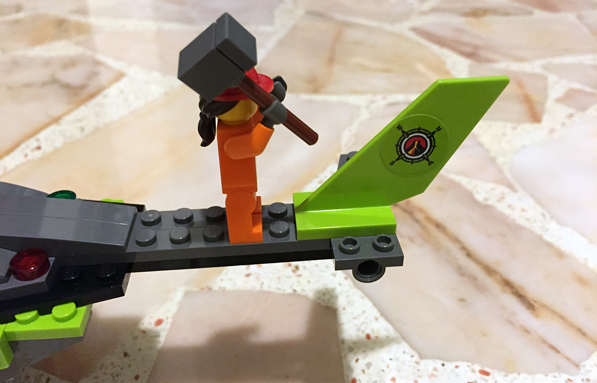 Lego-Volcano-Supply-Helicopter-31