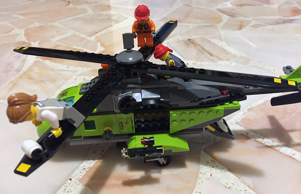 Lego-Volcano-Supply-Helicopter-33
