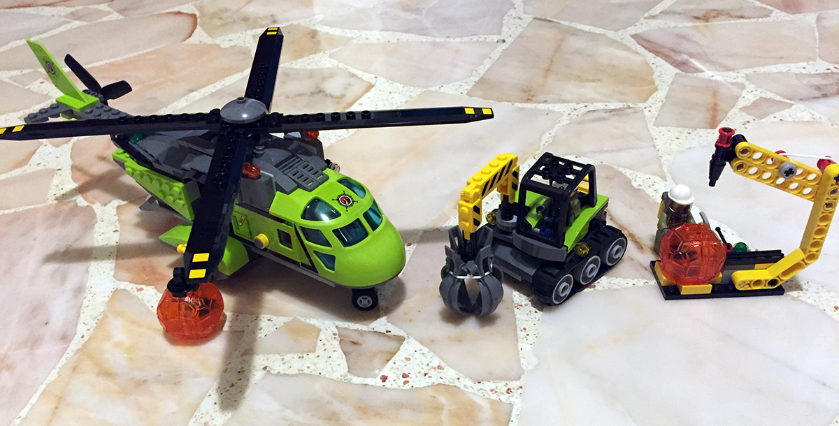 Lego-Volcano-Supply-Helicopter-34