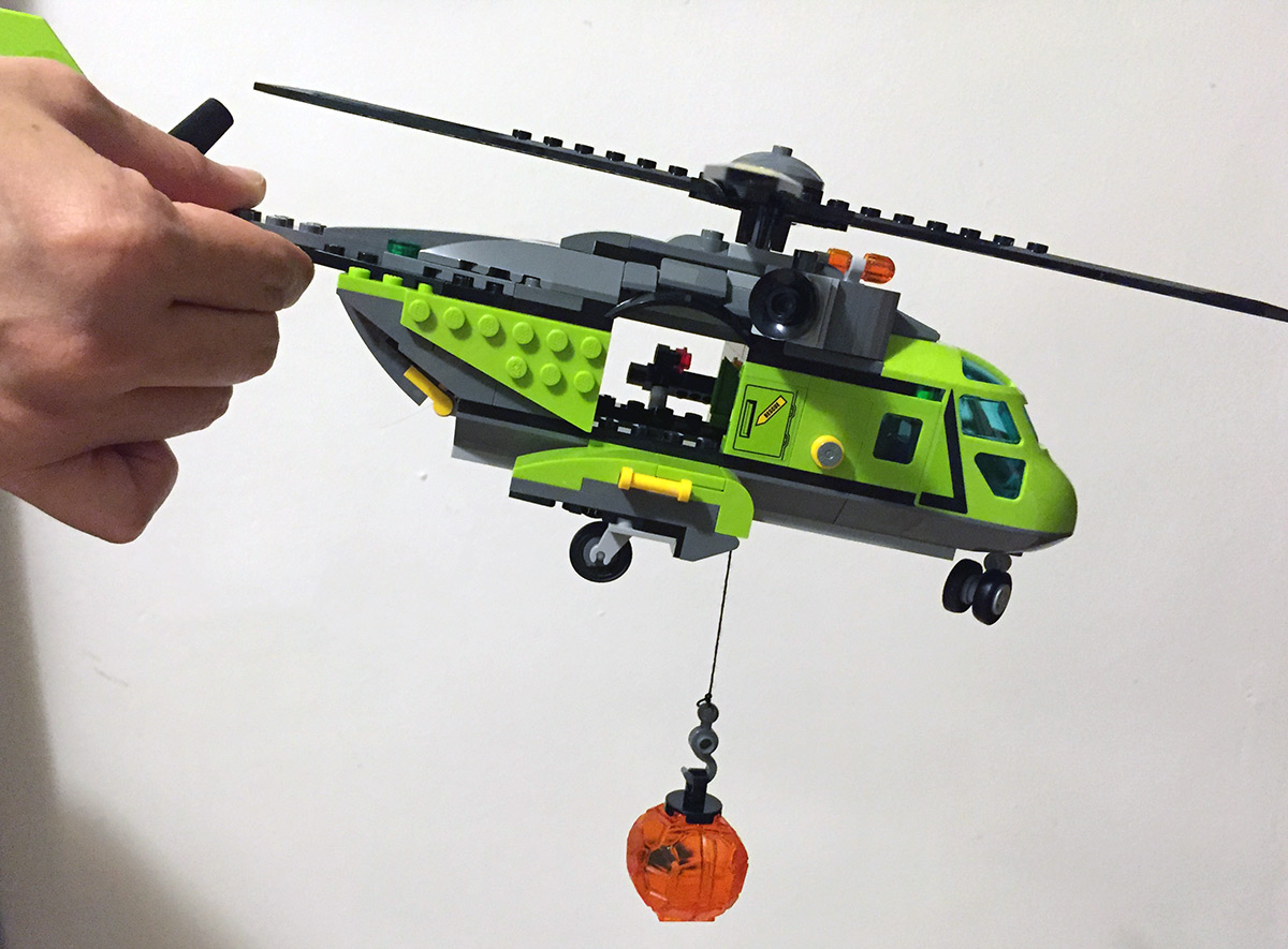 Lego-Volcano-Supply-Helicopter-35