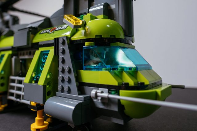 Lego volcano heavy online lift helicopter