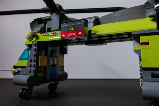 Geek Review: LEGO City Volcano Heavy-Lift Helicopter 60125 | Geek