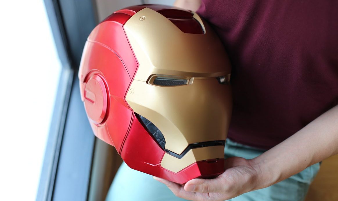 IRON MAN Marvel Legends Electronic Helmet Replica Review