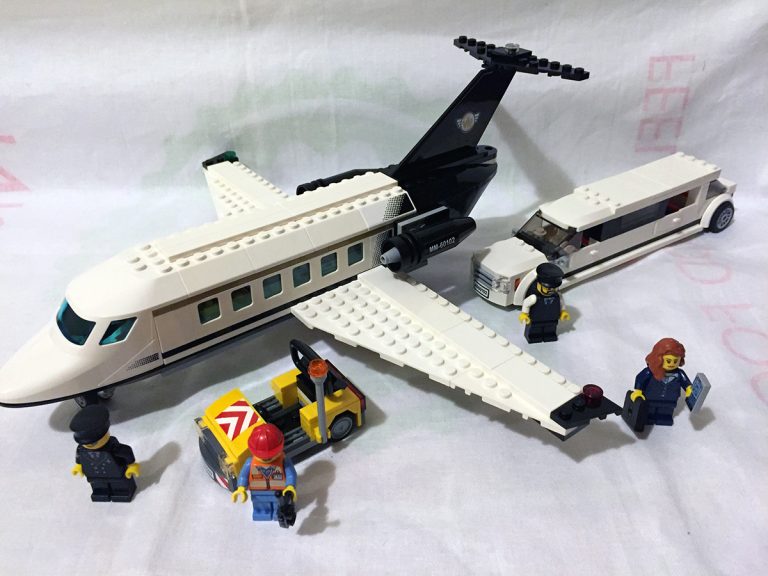LEGO City Airport VIP Service 60102 Building