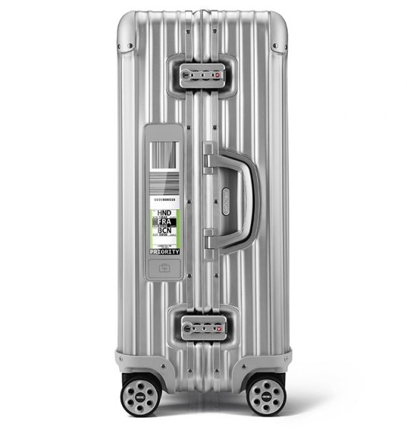 The Future of Flying Lands with RIMOWA’s E-Ink Suitcases | Geek Culture