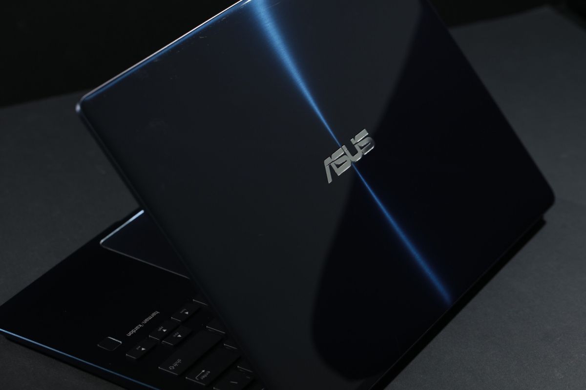 ASUS ZenBook 13 (UX331) - Specs, Tests, and Prices
