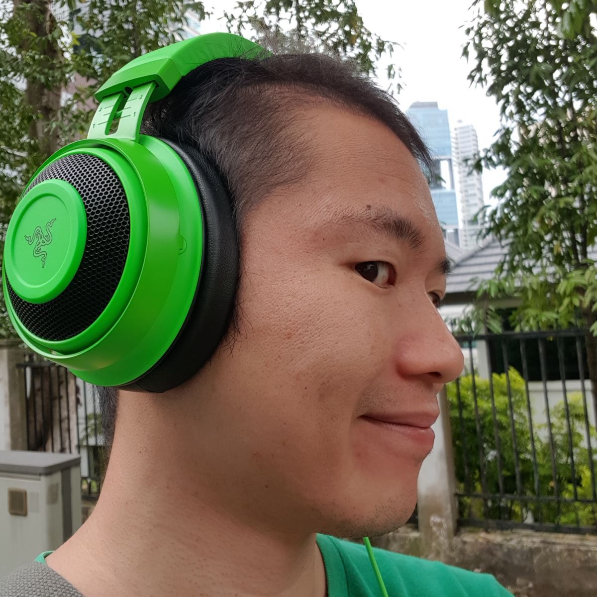 Razer kraken 2024 on head