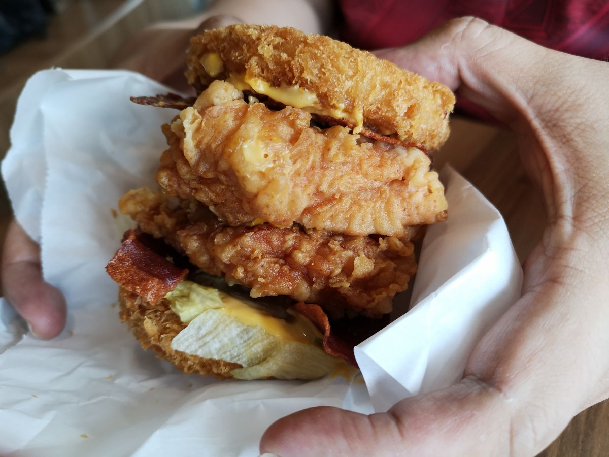 KFC Singapore Has FINALLY Made The Epic Mac And Cheese Zinger Burger Of
