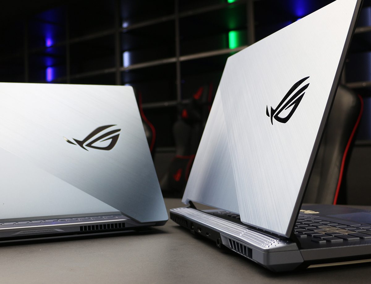 Ноутбуки white. ASUS ROG Strix 2070 RTX ноутбук. ASUS ROG White ноутбук. ASUS ROG Zephyrus RTX 2070. Laptop ASUS ROG Strix Glacier Blue.