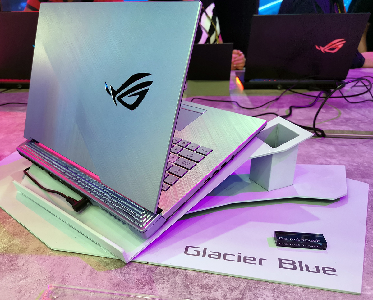 Rog strix white. Laptop ASUS ROG Strix Glacier Blue. Ноутбук ASUS ROG белый. ASUS ROG Blue. ASUS ROG Glacier Blue.