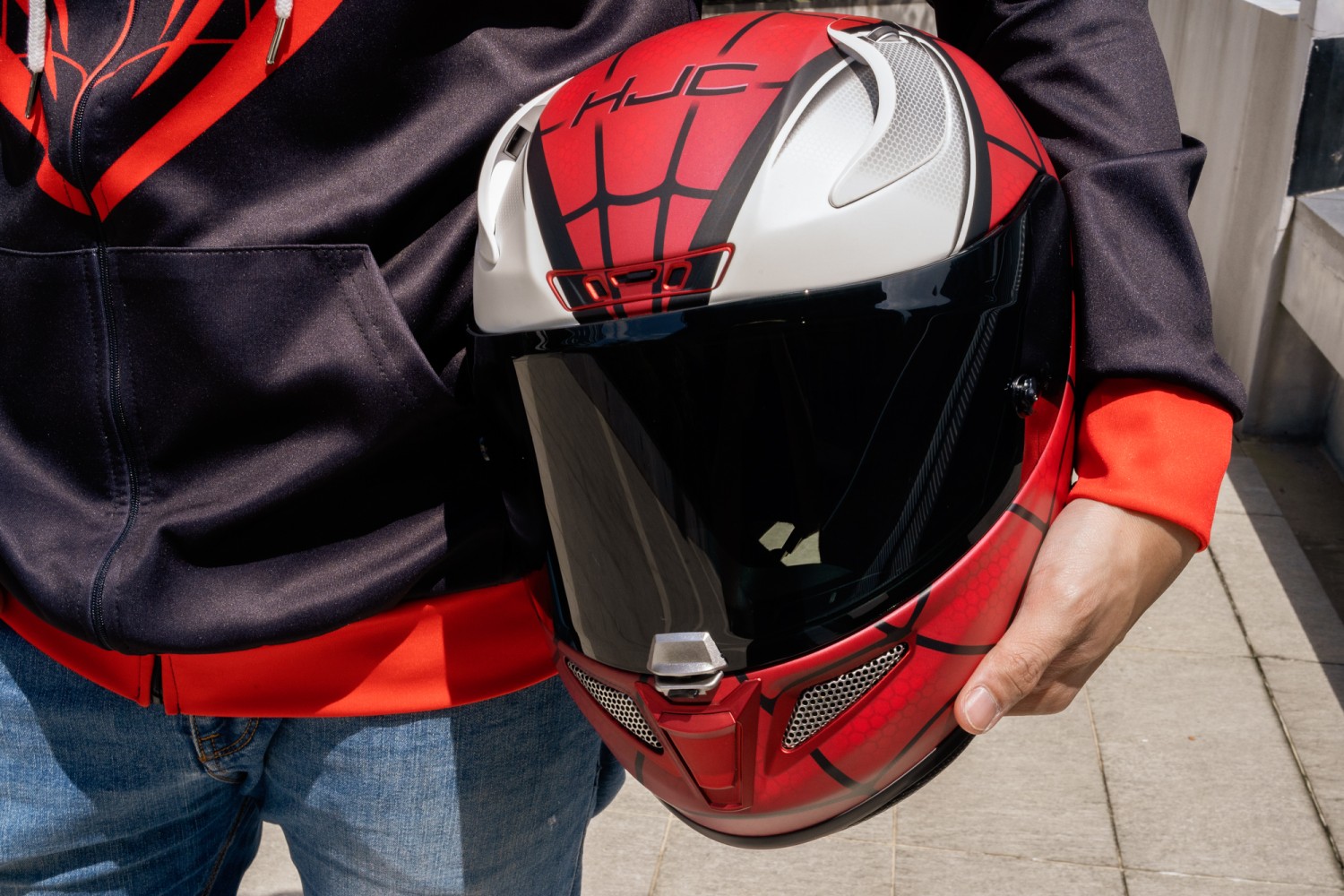 Ride Like A Badass With These Spider-Man Themed HJC Motorcycle Helmets ...