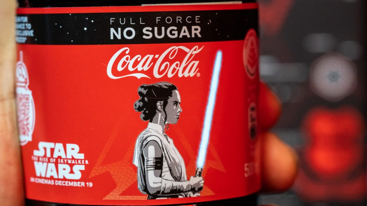 star-wars-limited-edition-light-up-the-rise-of-skywalker-coca-cola-bottles-2