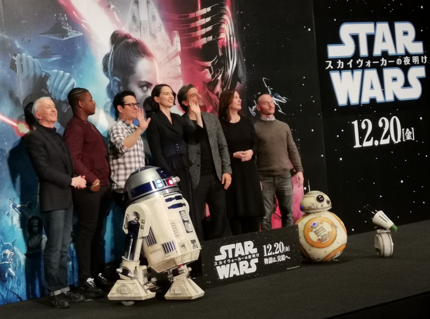 The Cast of Star Wars: The Rise of Skywalker Talks! 