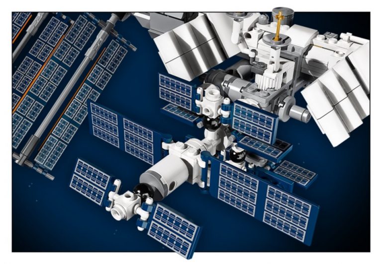 The LEGO Ideas 21321 International Space Station With Rotating Panels ...