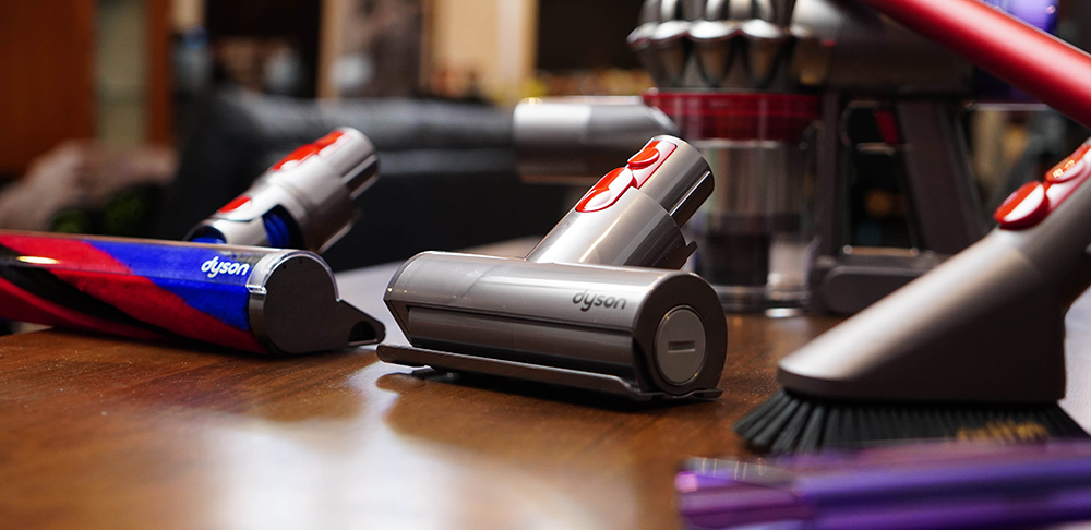 Geek Review: Dyson V8 Slim Cordless Vacuum Cleaner | Geek Culture