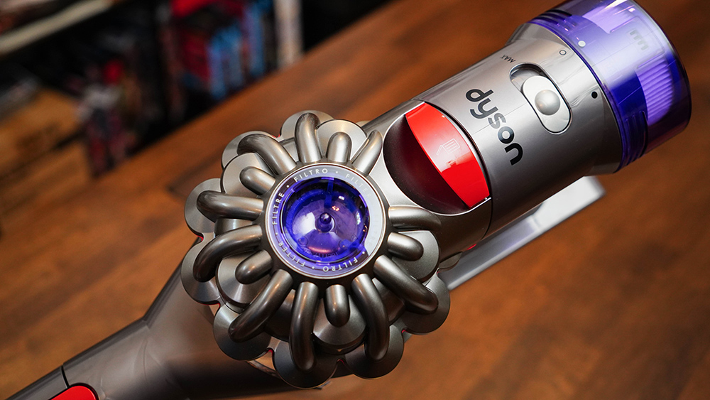 Geek Review: Dyson V8 Slim Cordless Vacuum Cleaner | Geek