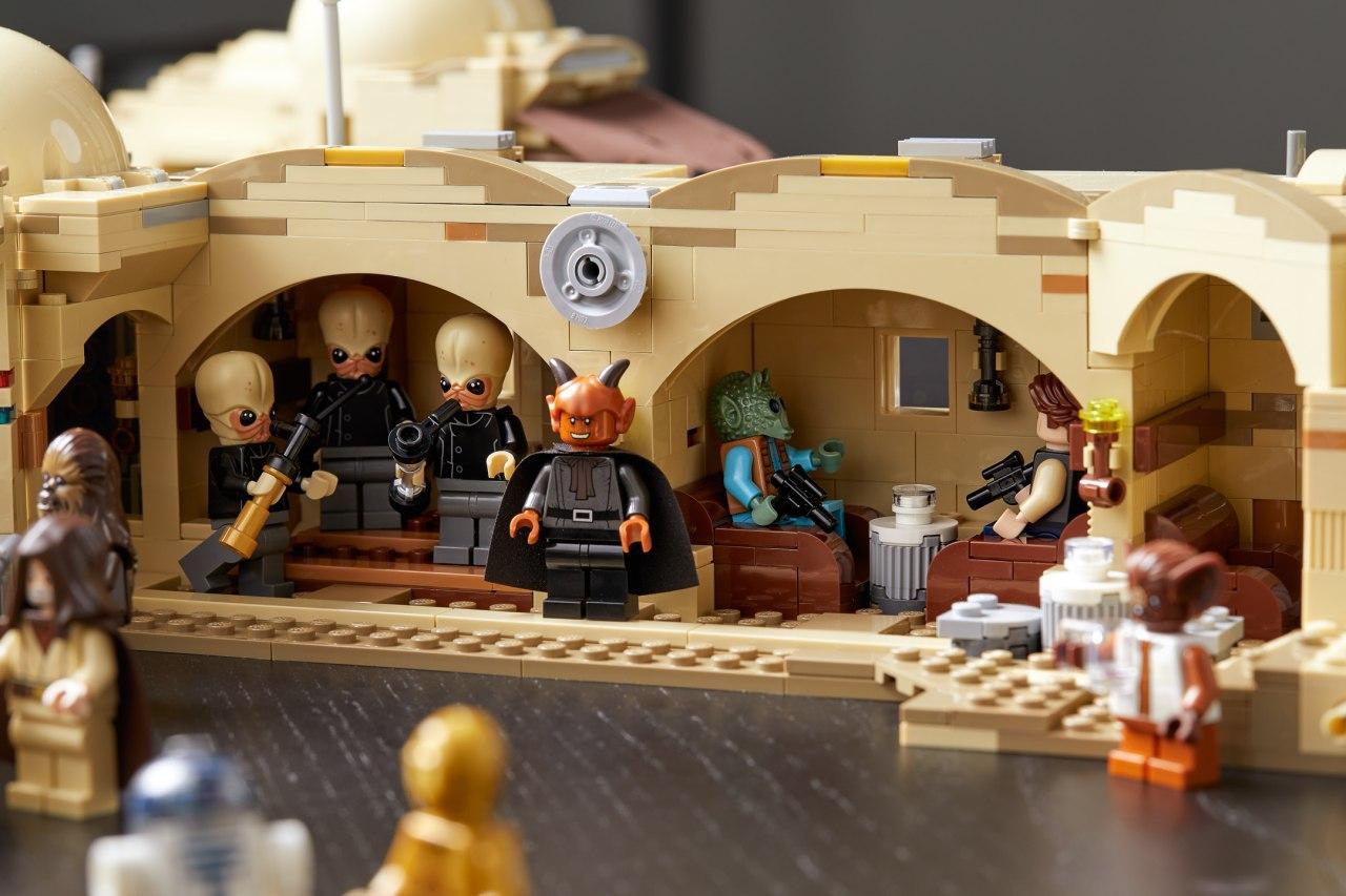Star Wars Mos Eisley Cantina Playset Unboxing & Review! 