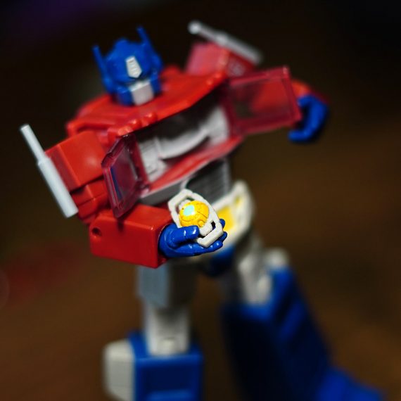 transformers optimus prime red