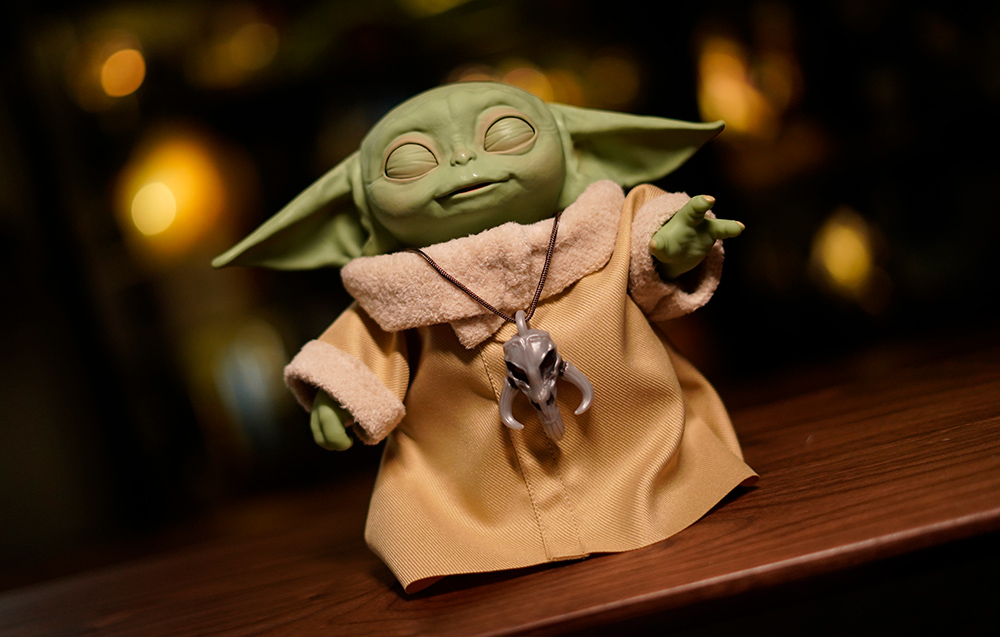 This animatronic Baby Yoda puppet looks like it's alive