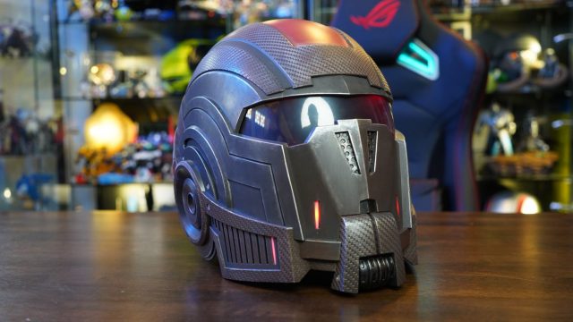 Unboxing The Mass Effect Legendary Cache With Wearable N7 Helmet | Geek ...