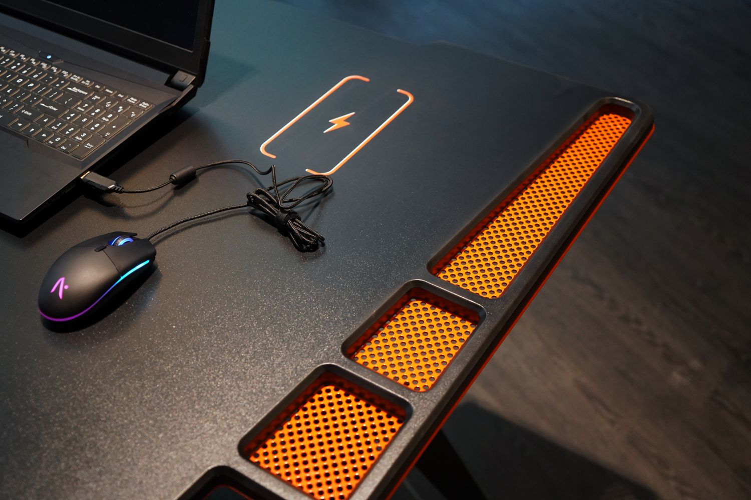 Nice Best Brand Gaming Desk with Futuristic Setup