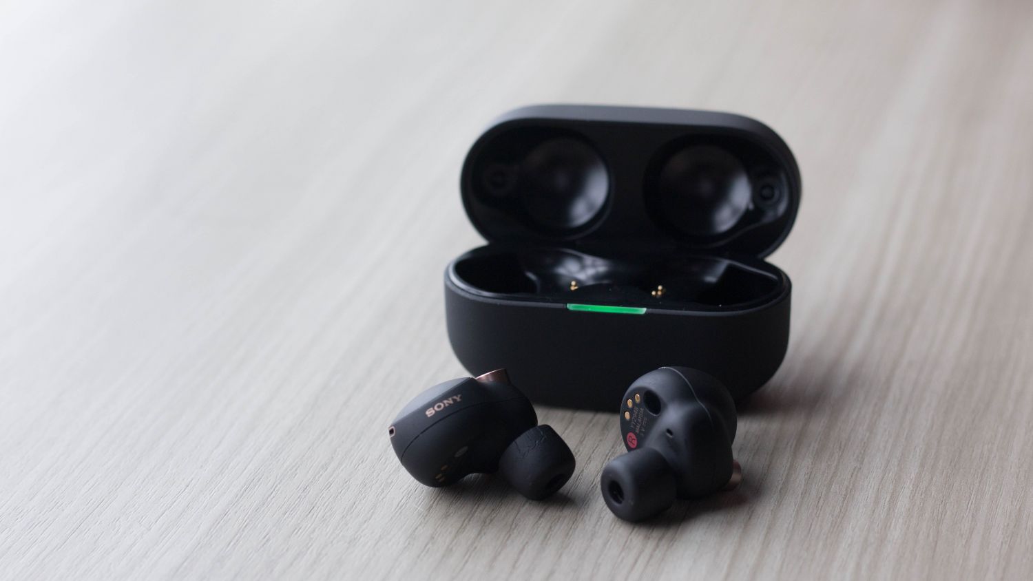 Sony sets a new standard with the WF-1000XM4 earbuds