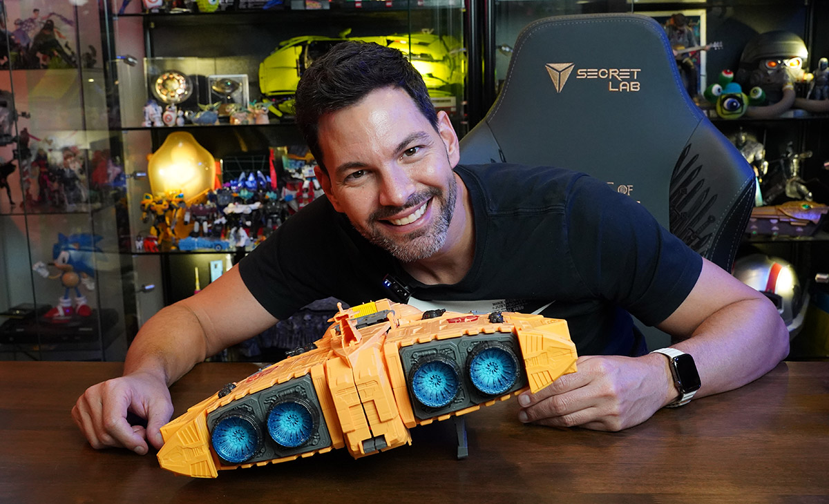 Unboxing Hasbro's Transformers: War for Cybertron Kingdom Titan