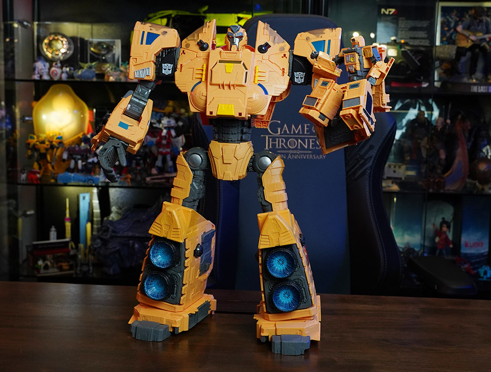 Unboxing Hasbro's Transformers: War for Cybertron Kingdom Titan