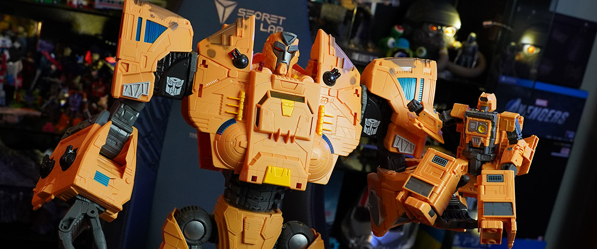 Unboxing Hasbro's Transformers: War for Cybertron Kingdom Titan 