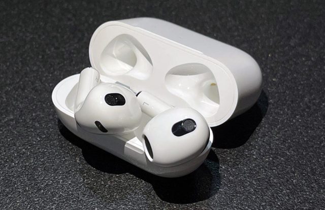 Geek Review: Apple AirPods (3rd generation) | Geek Culture