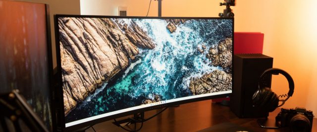 Geek Review: Alienware 34-inch (AW3423DW) Curved QD-OLED Gaming Monitor ...