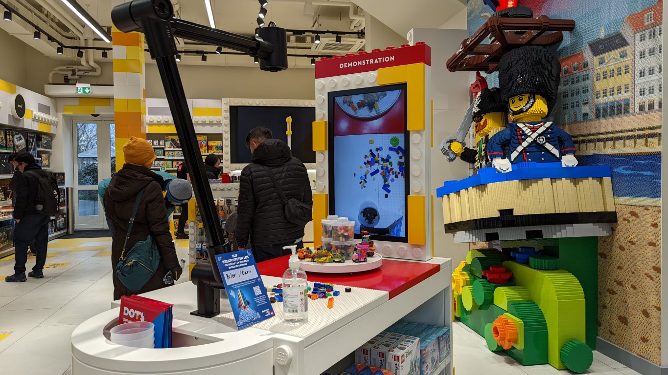 Geek's Guide To LEGO Tivoli Store | Geek Culture