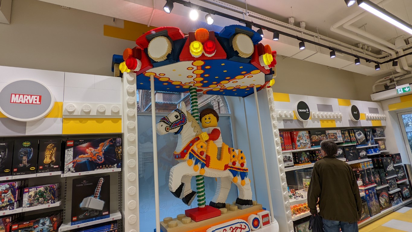 Geek's Guide To LEGO Tivoli Store | Geek Culture