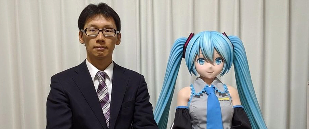 JAPAN The Man Who Is Married To An Anime Character, Took Her To Dinner On  Christmas