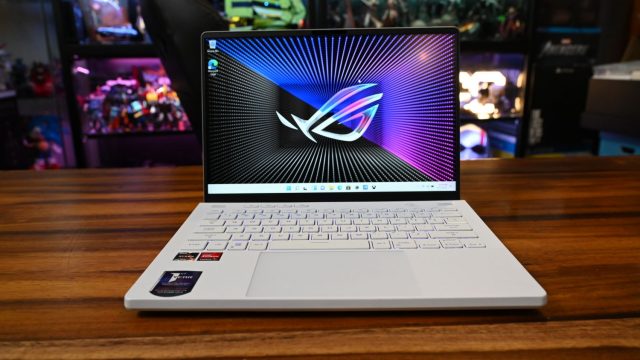 Geek Review: ASUS ROG Zephyrus G14 (2022) | Geek Culture