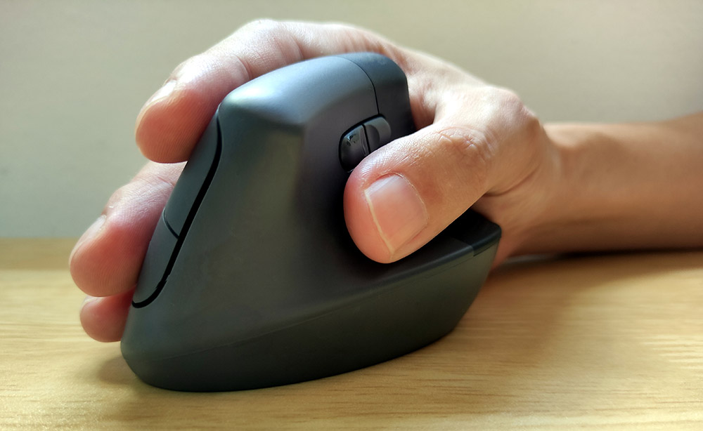 Logitech's Lift Vertical Mouse Feels Great but Gets Dirty Quick