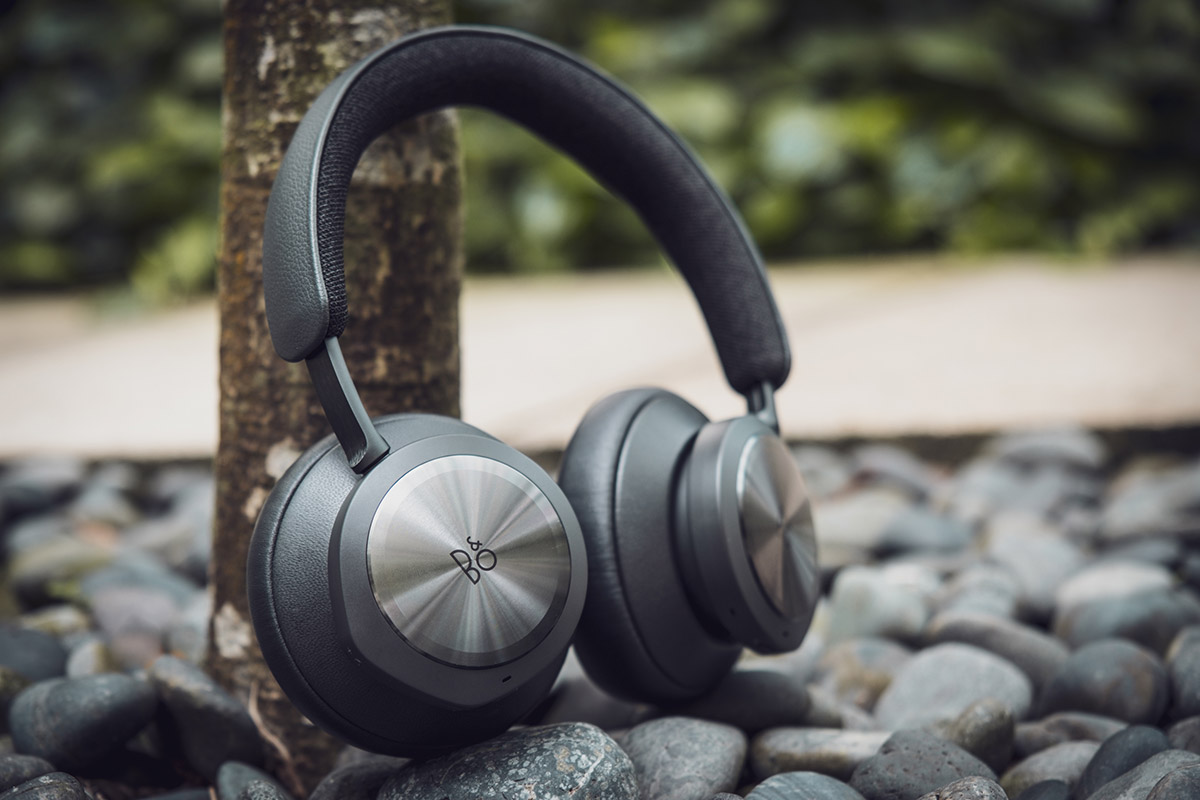 Geek Review Bang Olufsen Beoplay Portal ANC Gaming Headphones