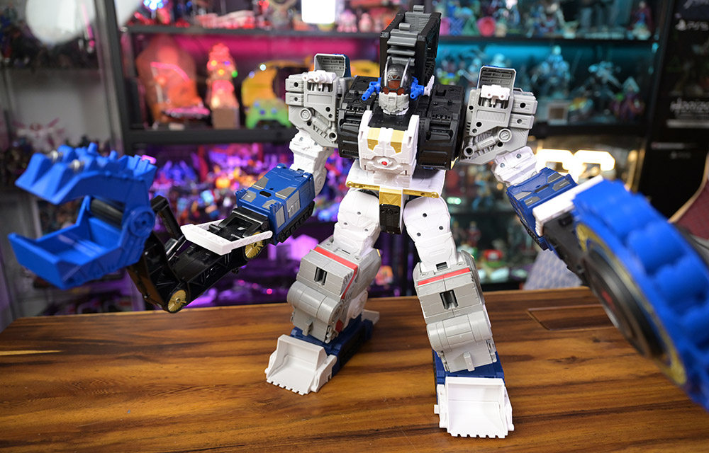 Unboxing Hasbros Transformers Generations Legacy Titan Cybertron Universe Metroplex Geek Culture 