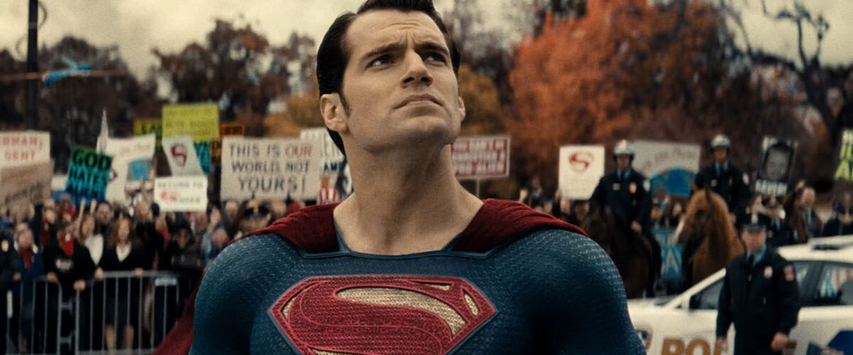 James Gunn garante que Superman é prioridade do DC Studios e desmente rumor  sobre Henry Cavill