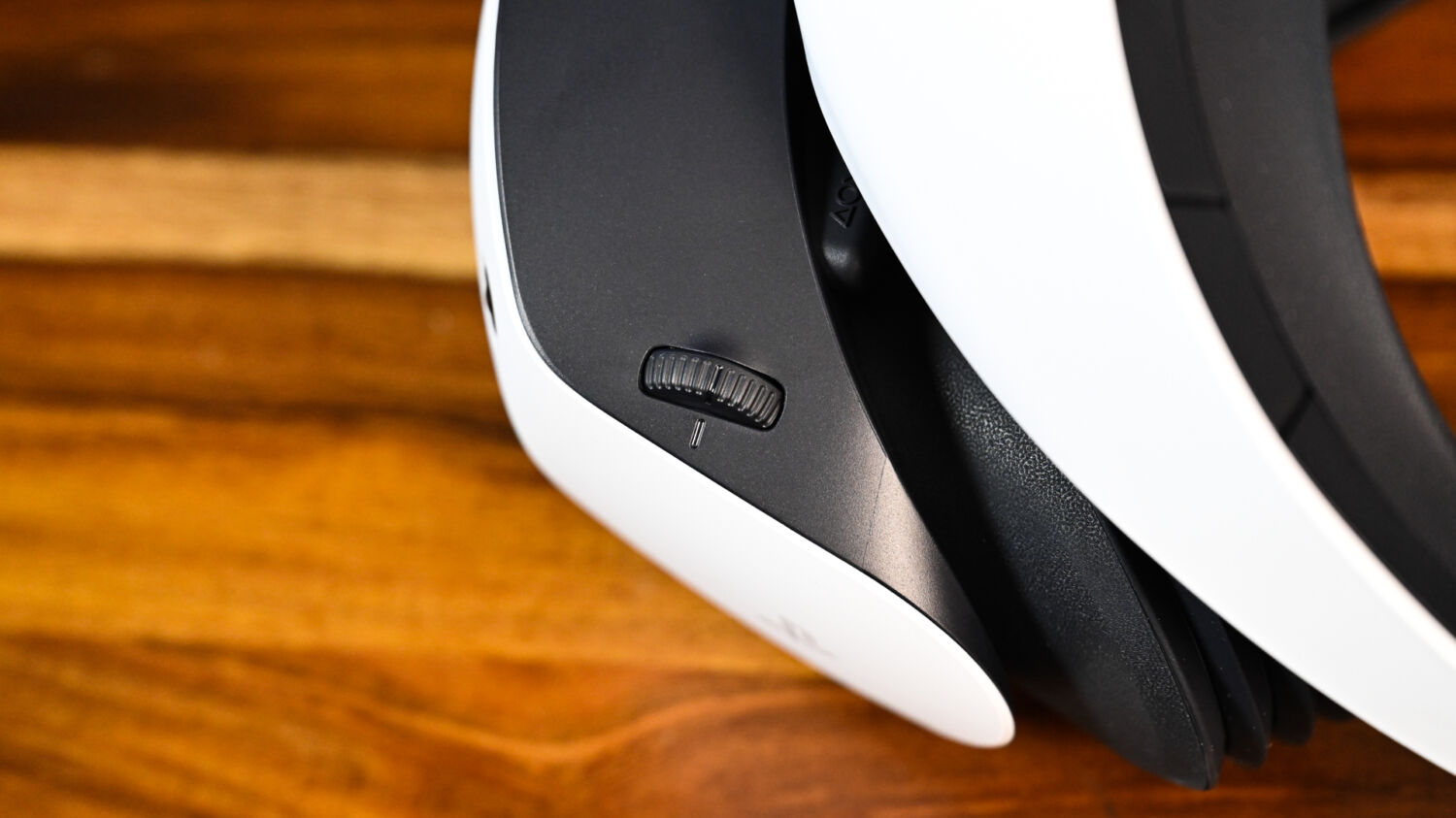 Geek Review: PlayStation VR2 Lens adjustment dial