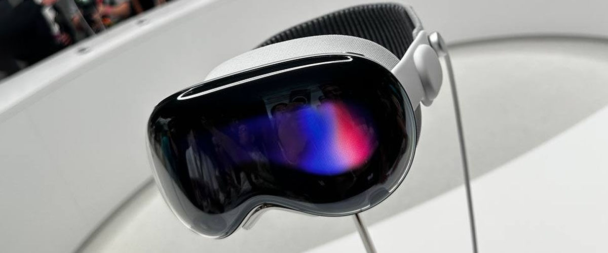 Apple Debuts the Vision Pro, Its VR Headset, at WWDC 2023 - The New York  Times