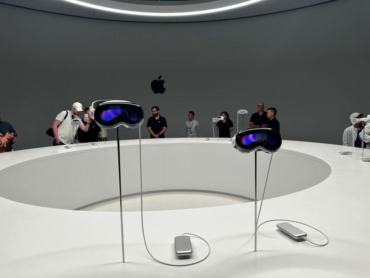 https://geekculture.co/wp-content/uploads/2023/06/wwdc-2023-apple-vision-pro-6.jpg