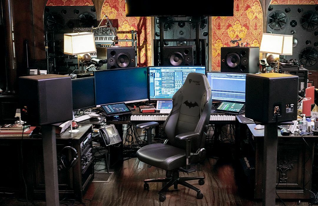 sent homosexual order Composer Hans Zimmer Sat On His Secretlab Batman Chair To Score 'Dune' And  'Top Gun: Maverick'