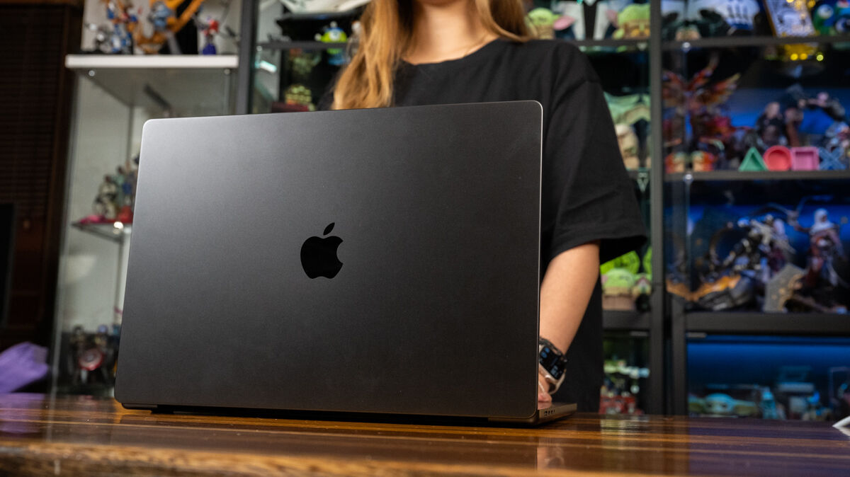 Mac Studio M2 Ultra Review - It DESTROYS my MacBook Pro! 🔥 