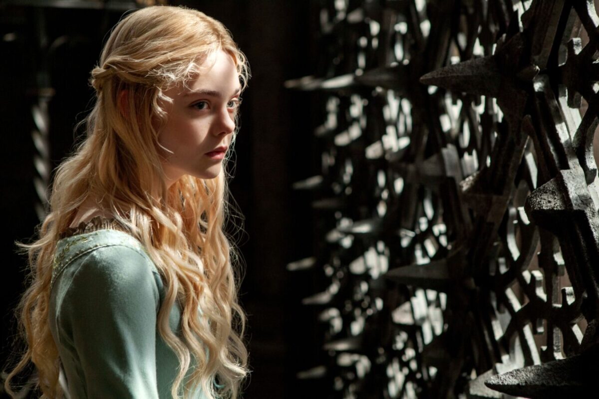 Elle Fanning Predator: Badlands