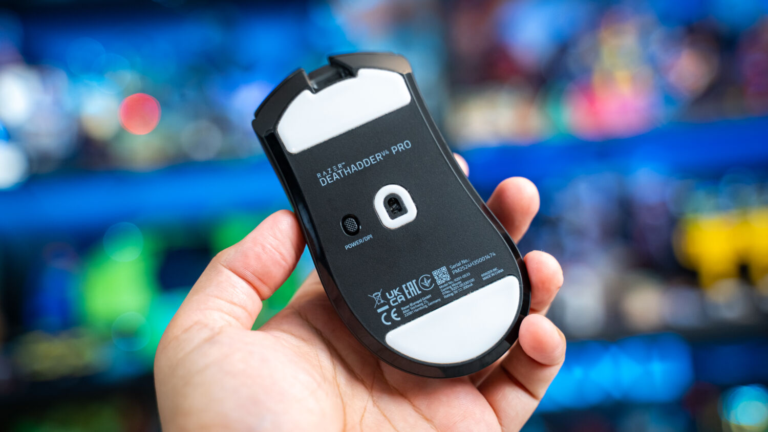 Razer DeathAdder V4 Pro Wireless Gaming Mouse Review (2)